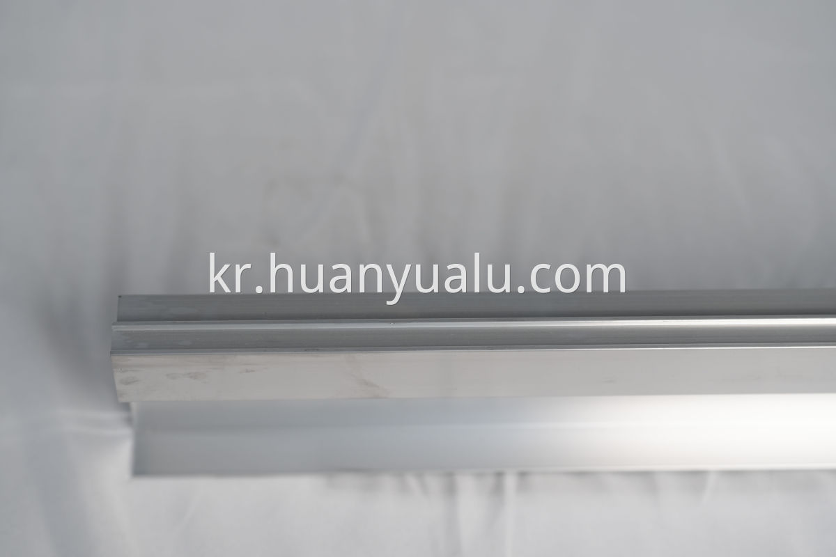 Battery tray